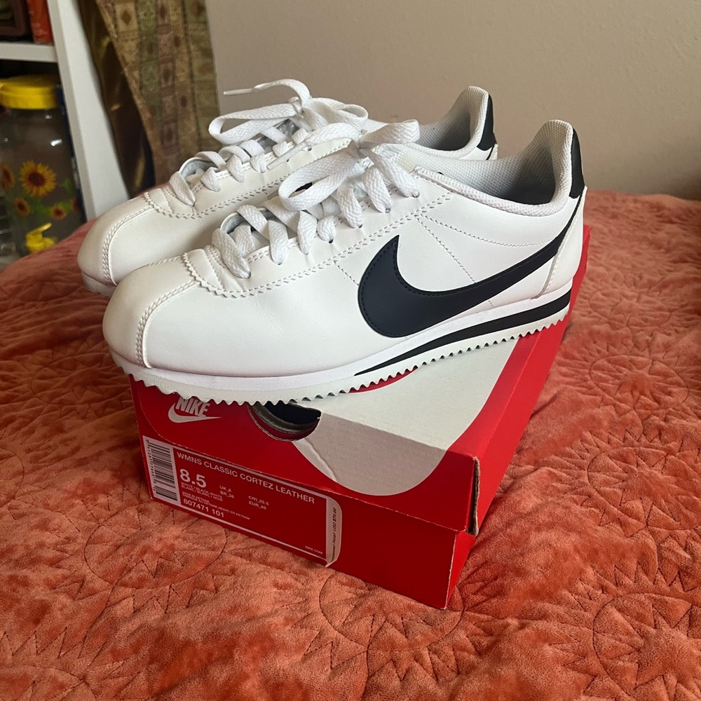 Nike cortez classic leather. White and black